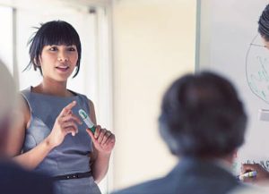 年輕大學教授任企業顧問