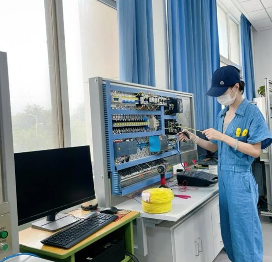 乙種電匠：大學選專業時最被低估的黃金出路 
  
