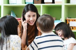 幼稚園老師人工