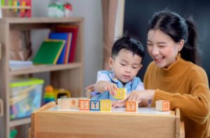 幼稚園老師人工