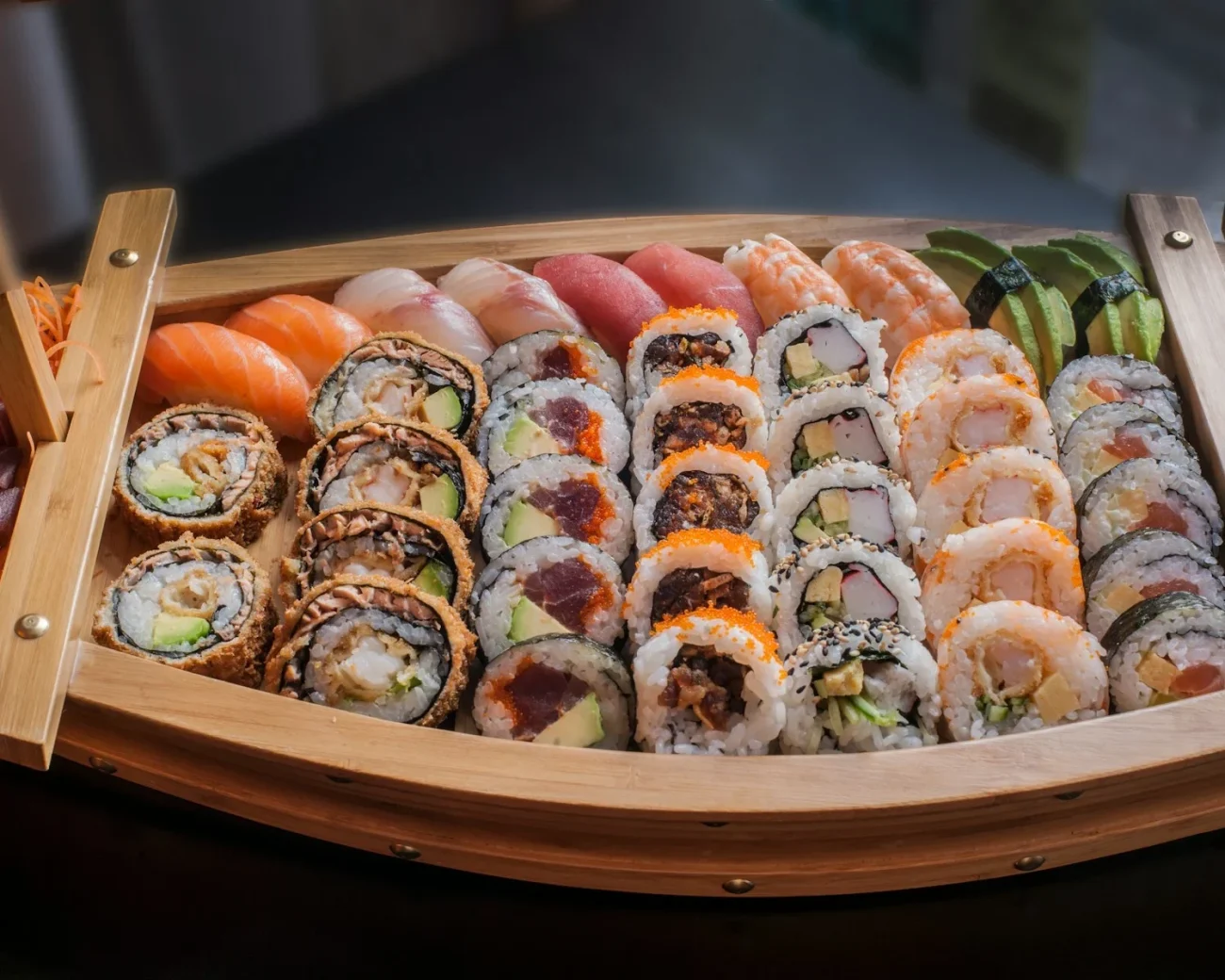 爭鮮兼職好唔好做 food photography of varieties of sushies