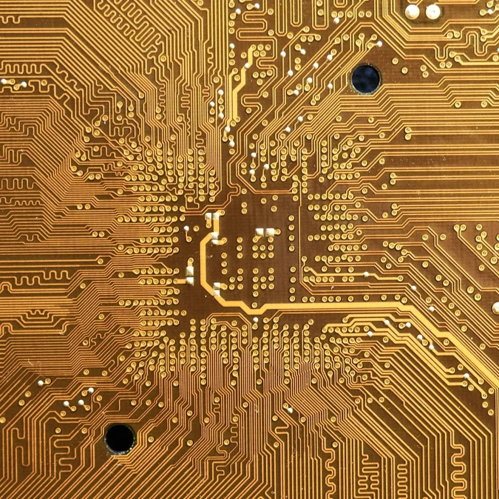 台積技術員分紅|晶片與電路板細節展示