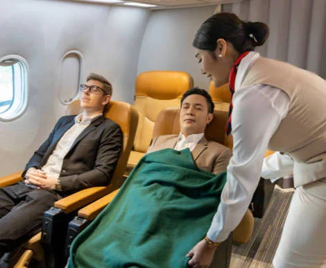 國泰 vs 港航 vs 其他：香港空姐人工福利大比拼
  